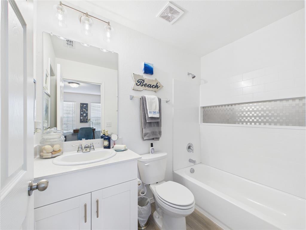 16039 Malaya Street Property Photo 11