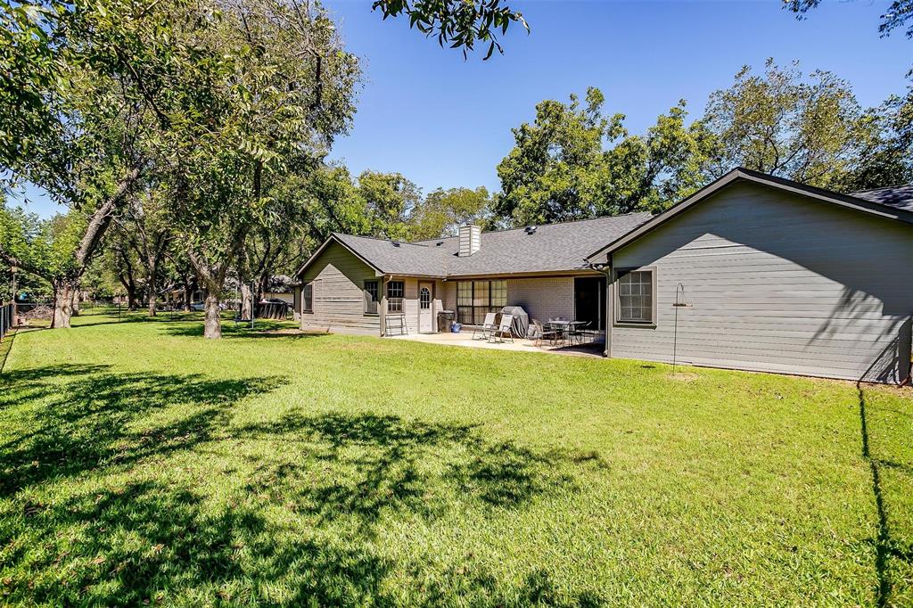8621 Ravenswood Road Property Photo 5