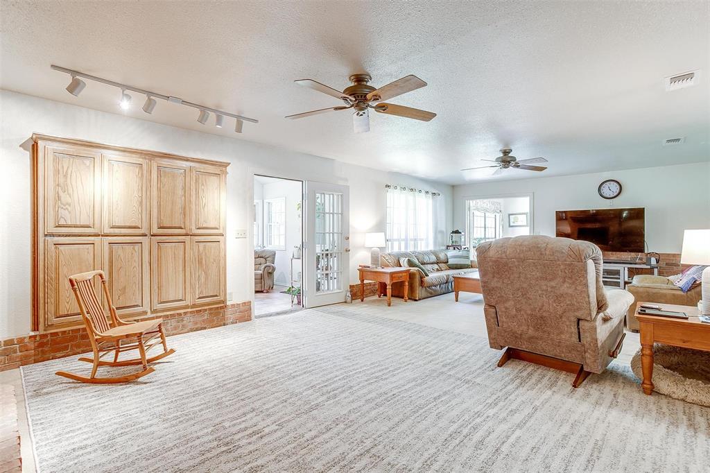 8621 Ravenswood Road Property Photo 16