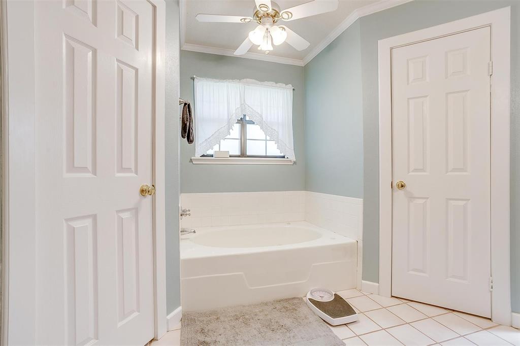 8621 Ravenswood Road Property Photo 25