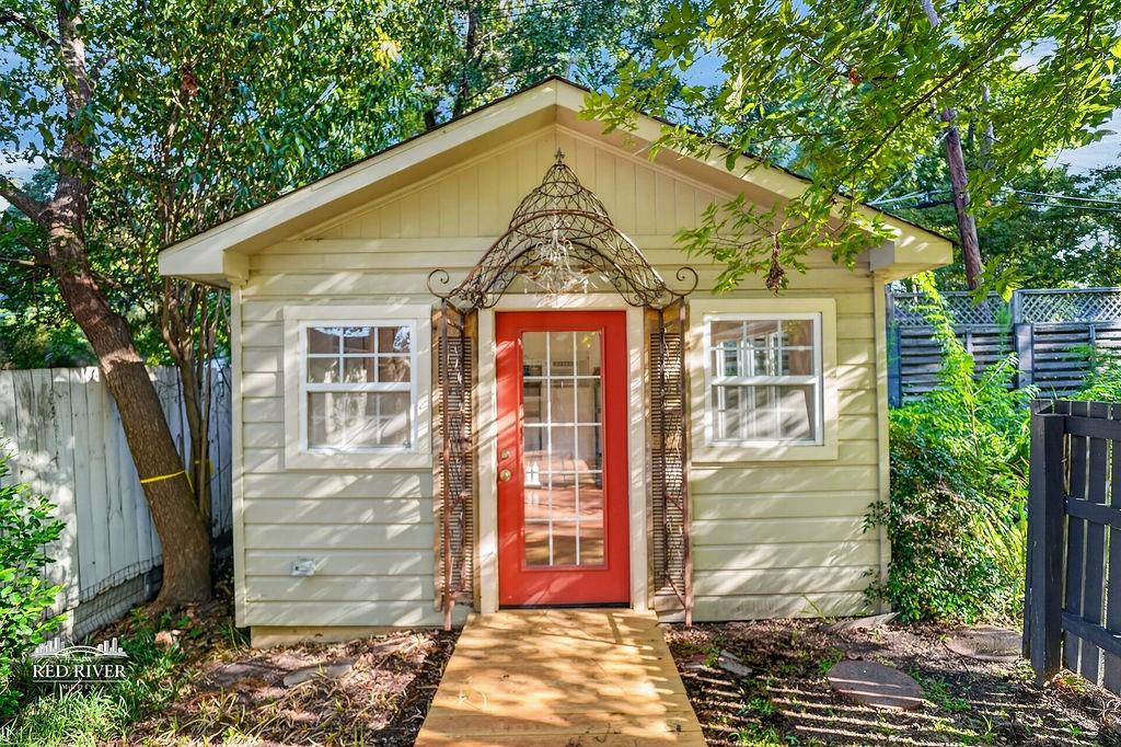 708 Azalea Drive Property Photo 16