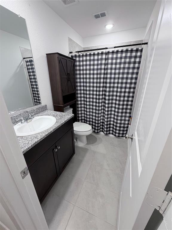 2529 Russell Street Property Photo 6