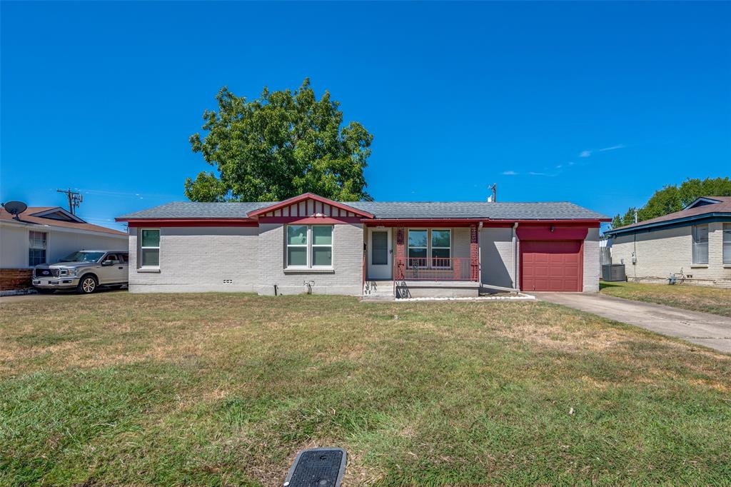 825 Glenda Drive Property Photo 1