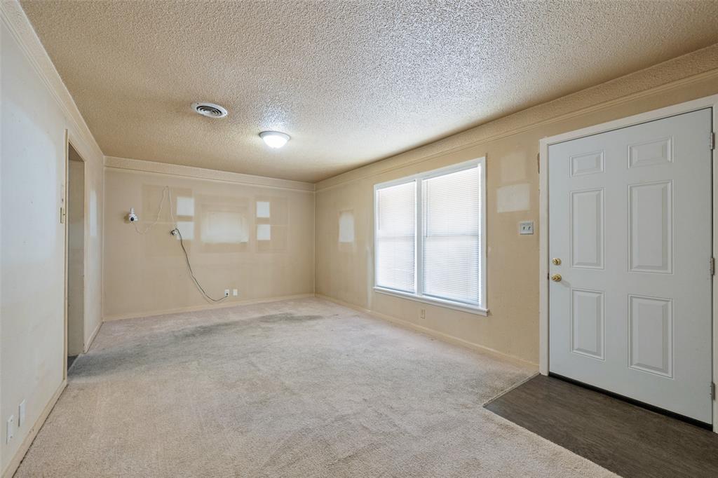825 Glenda Drive Property Photo 2
