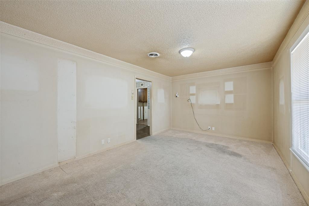 825 Glenda Drive Property Photo 3