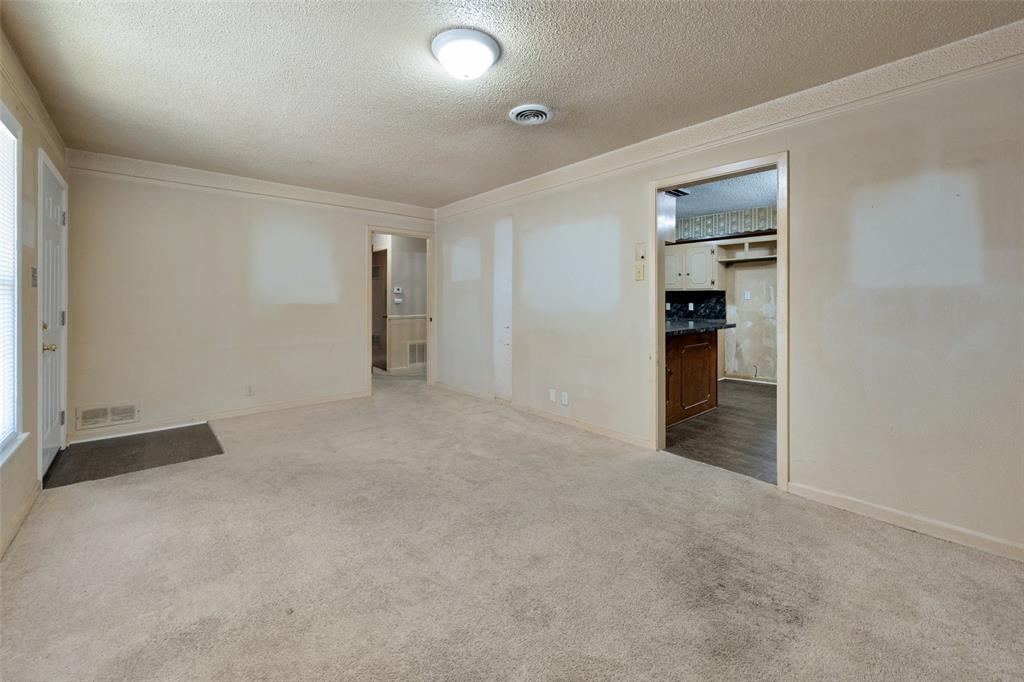 825 Glenda Drive Property Photo 4
