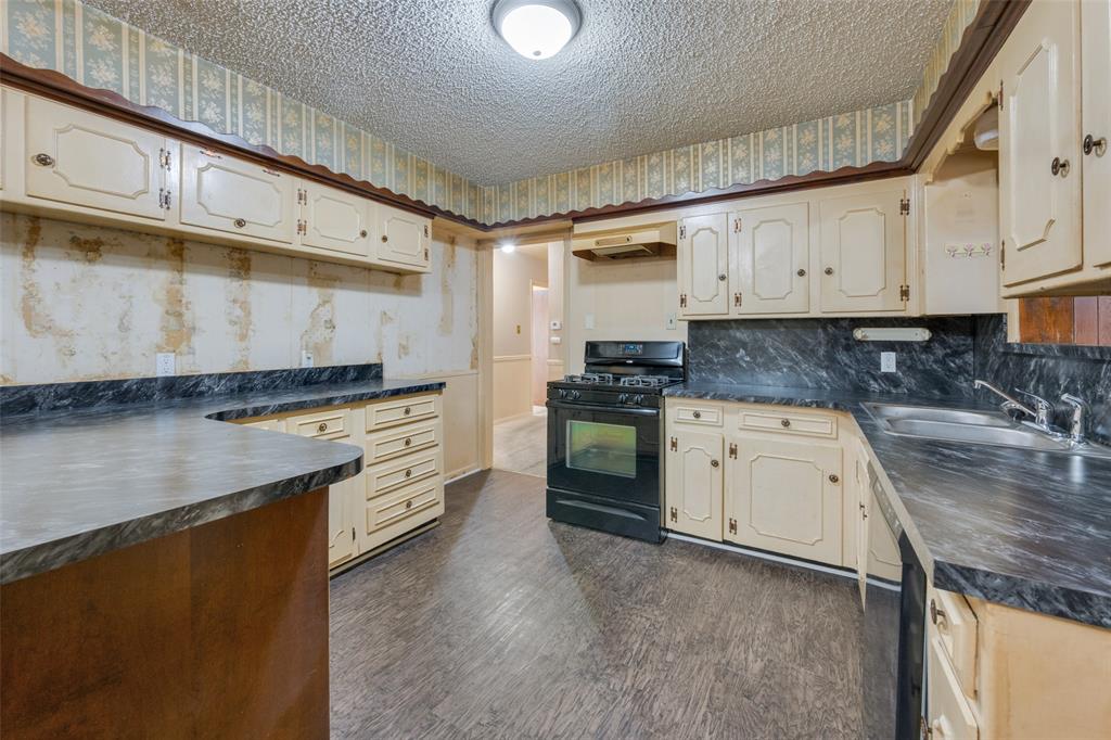 825 Glenda Drive Property Photo 8