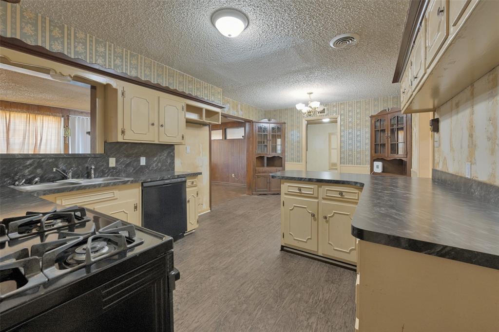 825 Glenda Drive Property Photo 9