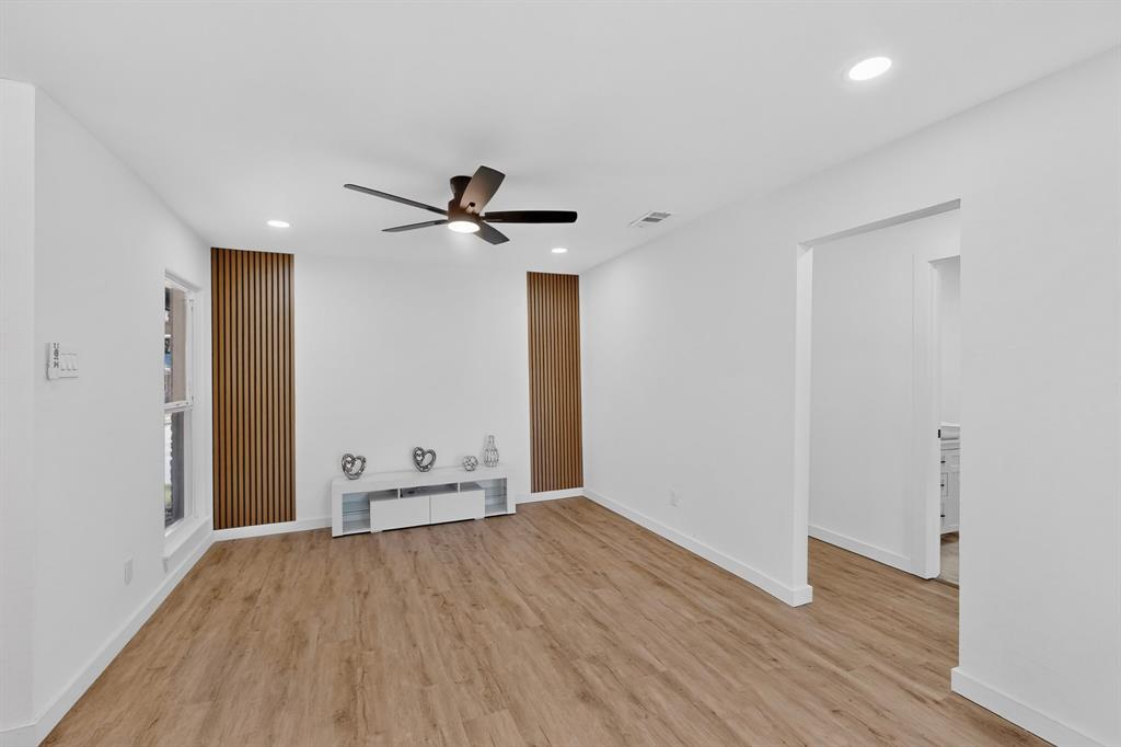 3241 Santiago Drive Property Photo 4
