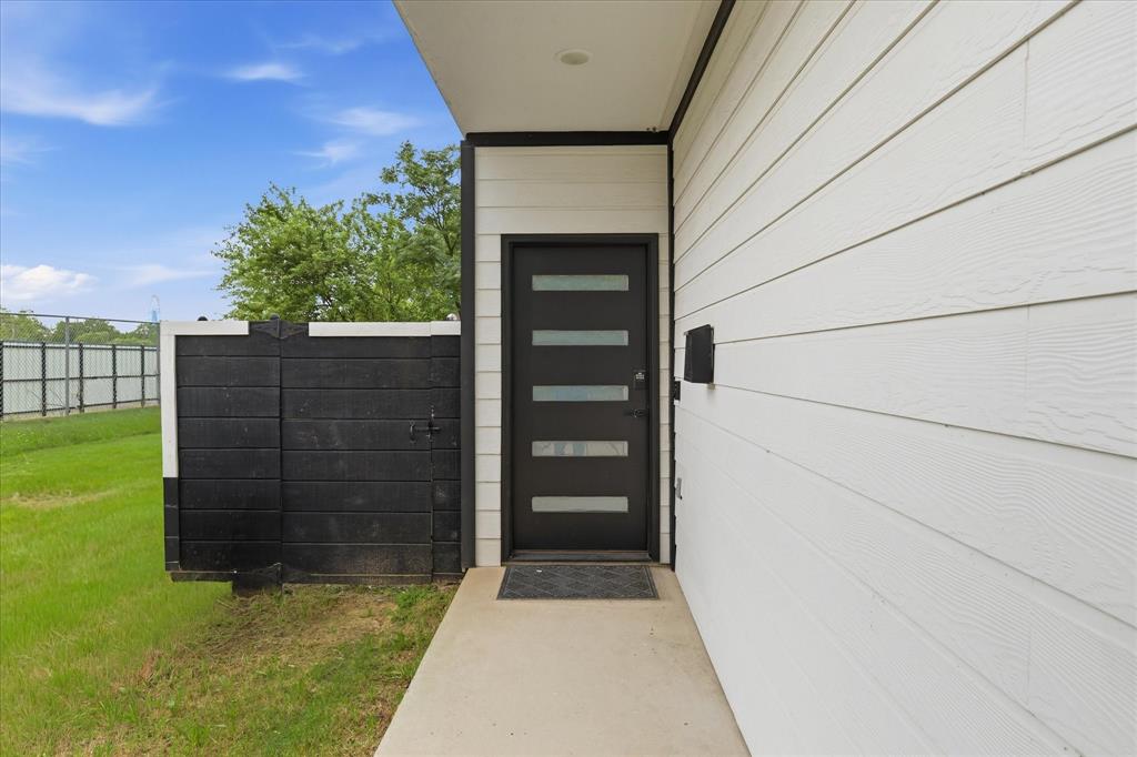 3412 Meadow Street Property Photo 3