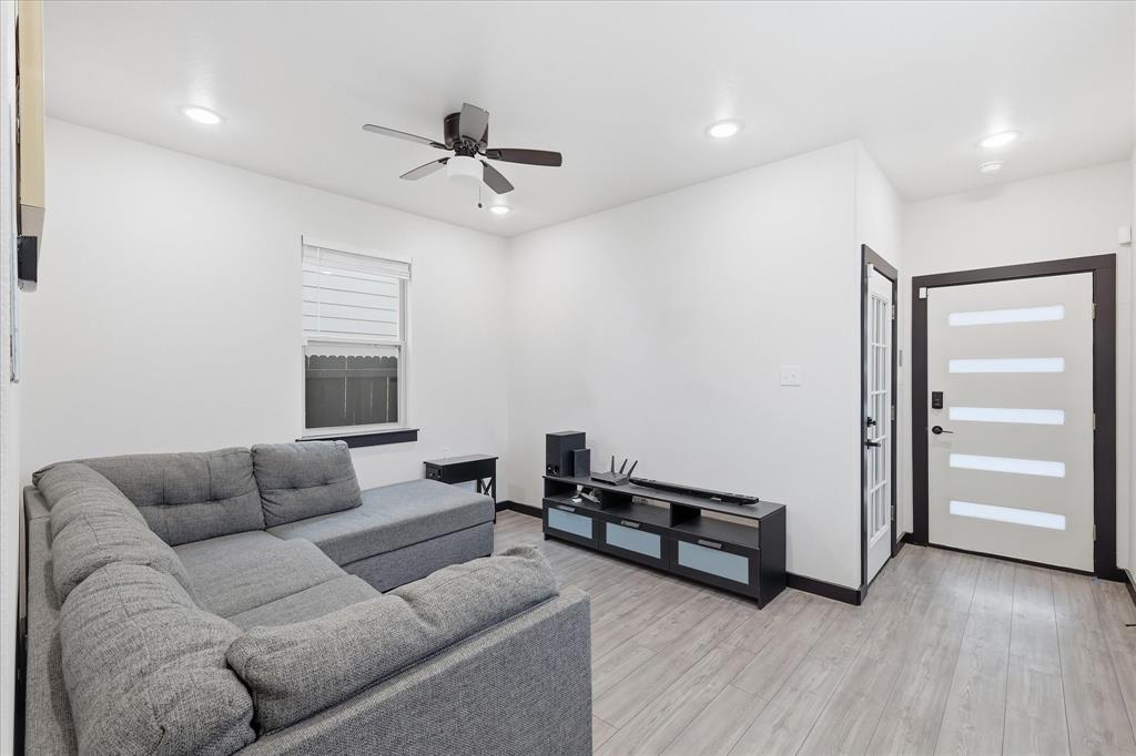 3412 Meadow Street Property Photo 5