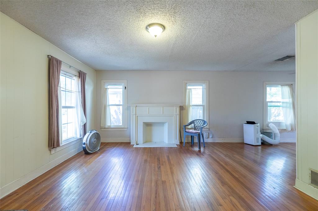 909 Grand Avenue Property Photo 4