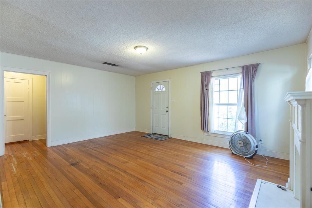 909 Grand Avenue Property Photo 5