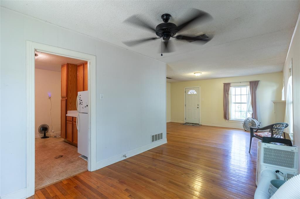 909 Grand Avenue Property Photo 6