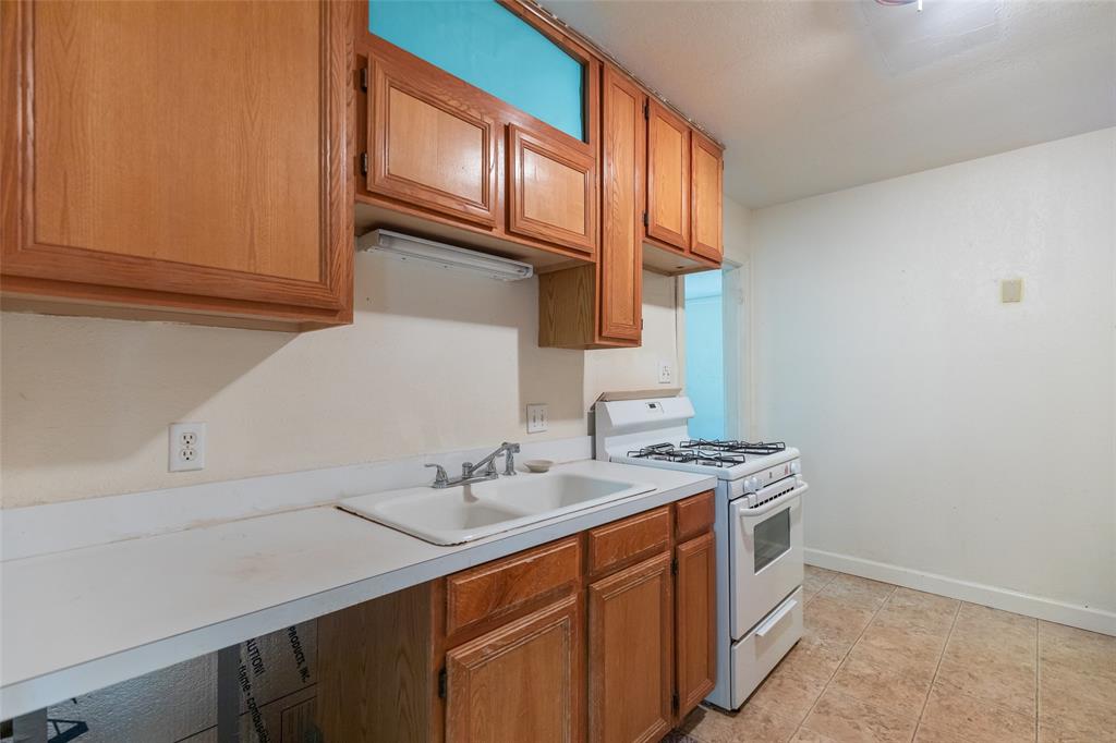 909 Grand Avenue Property Photo 7