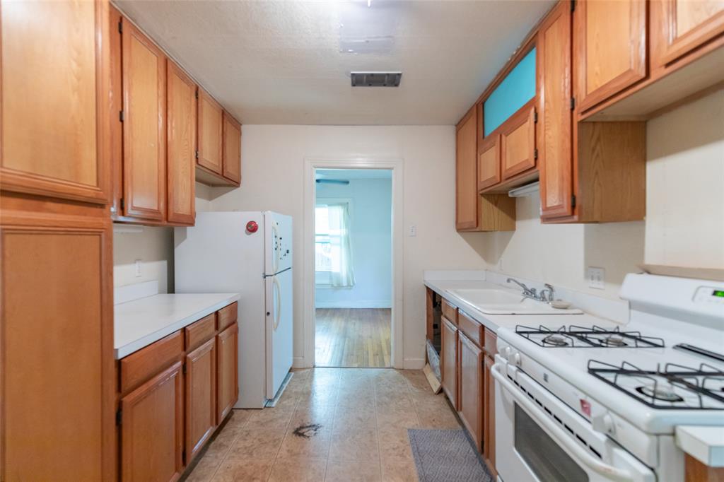 909 Grand Avenue Property Photo 8