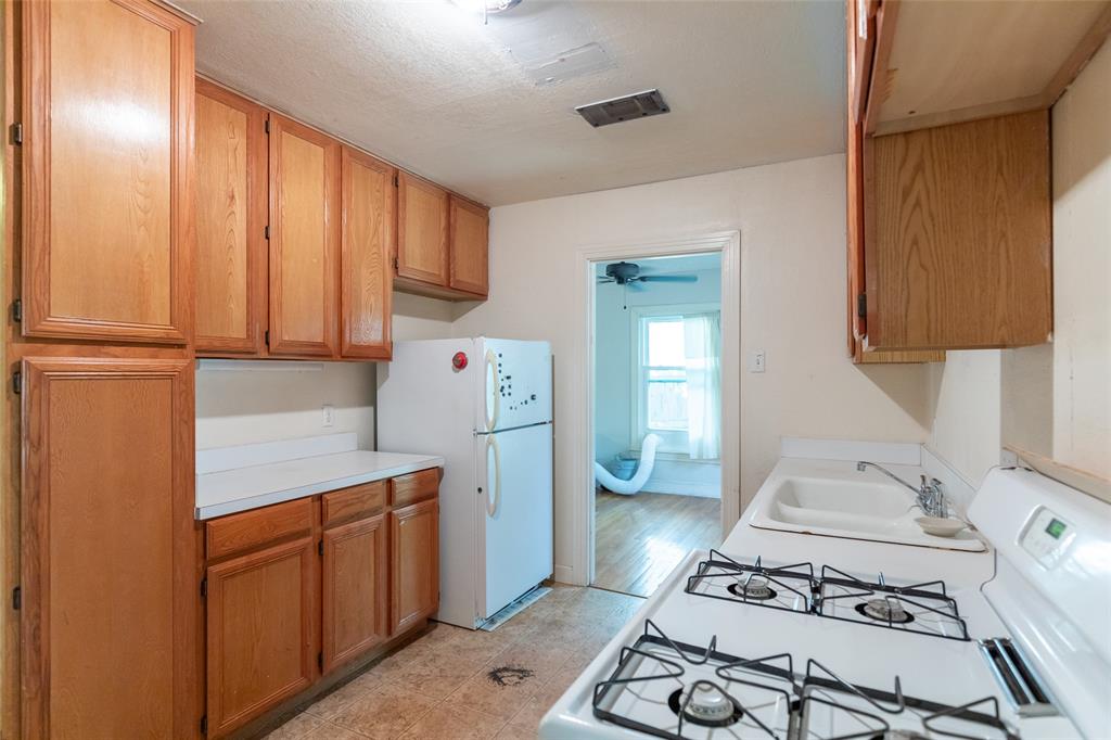 909 Grand Avenue Property Photo 9