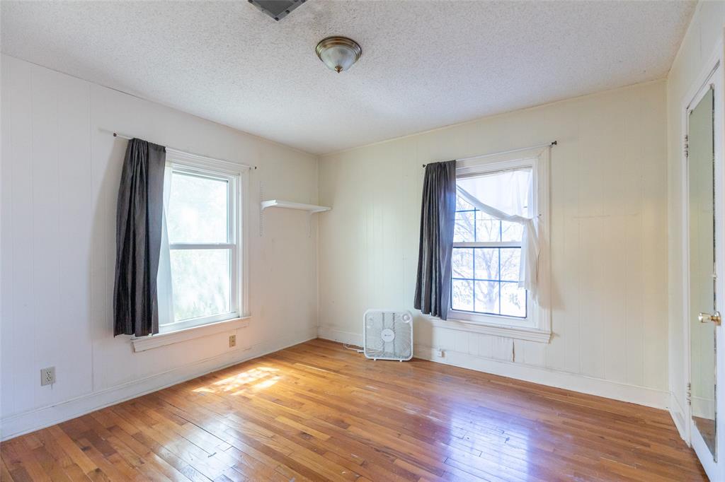 909 Grand Avenue Property Photo 10