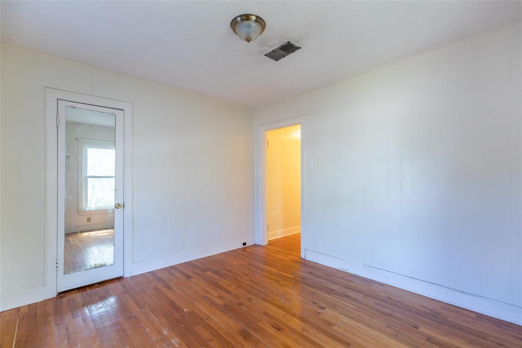 909 Grand Avenue Property Photo 11