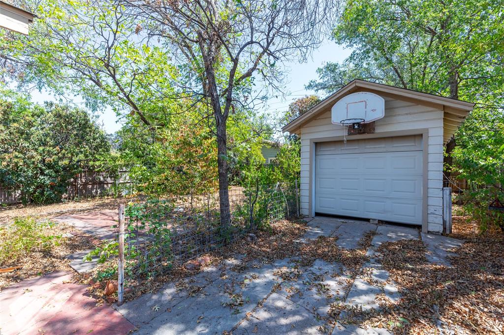 909 Grand Avenue Property Photo 20