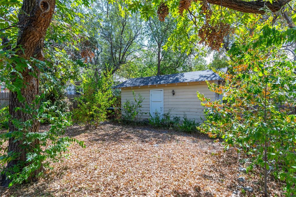 909 Grand Avenue Property Photo 21