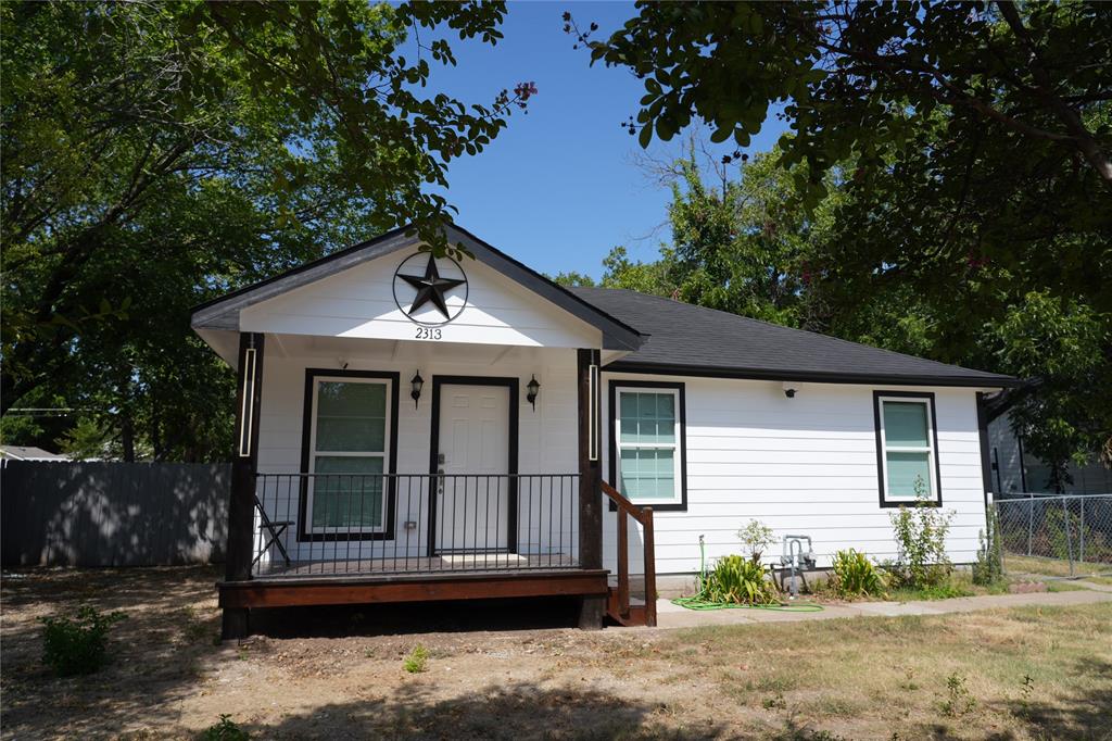 2313 N Riverside Drive Property Photo 1