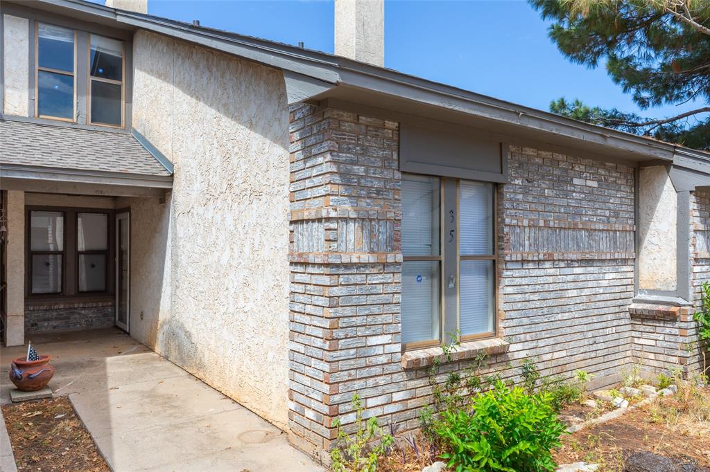 35 Crossroads Drive Property Photo 2