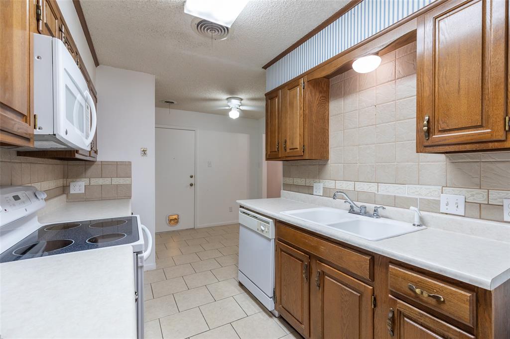 35 Crossroads Drive Property Photo 12