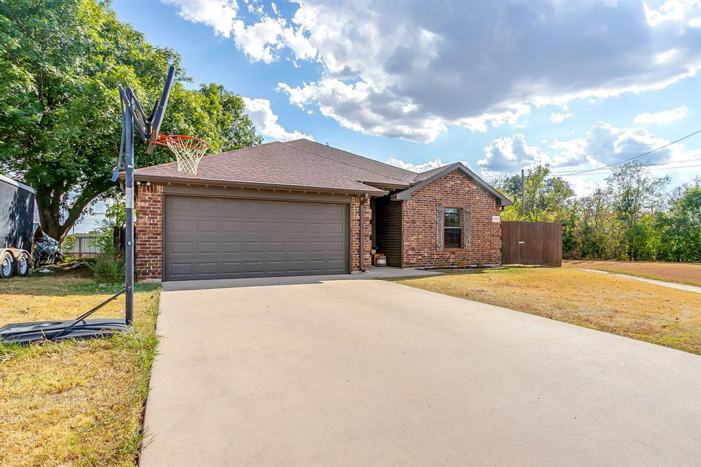 4000 Ne 4th Street Property Photo 1