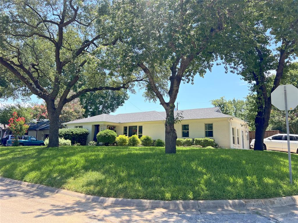 1200 Daisy Lane Property Photo 1