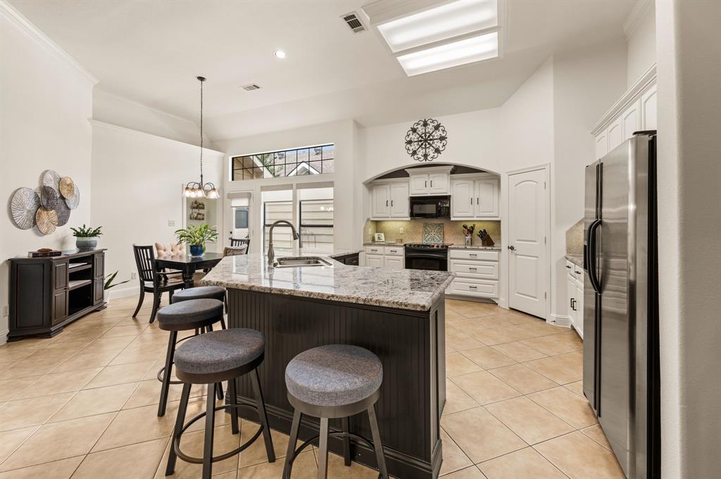 5813 Arbor Road Property Photo 3