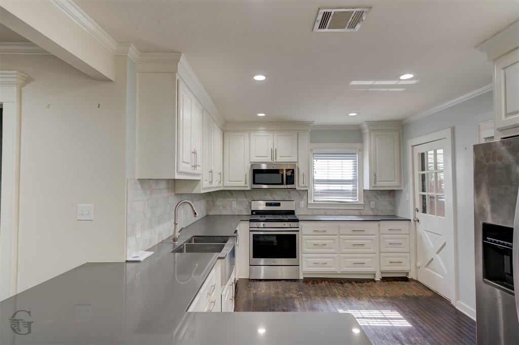 136 Pennsylvania Avenue Property Photo 6