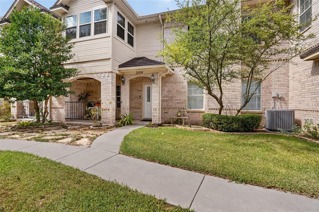 2104 Lakeforest Drive Property Photo 2