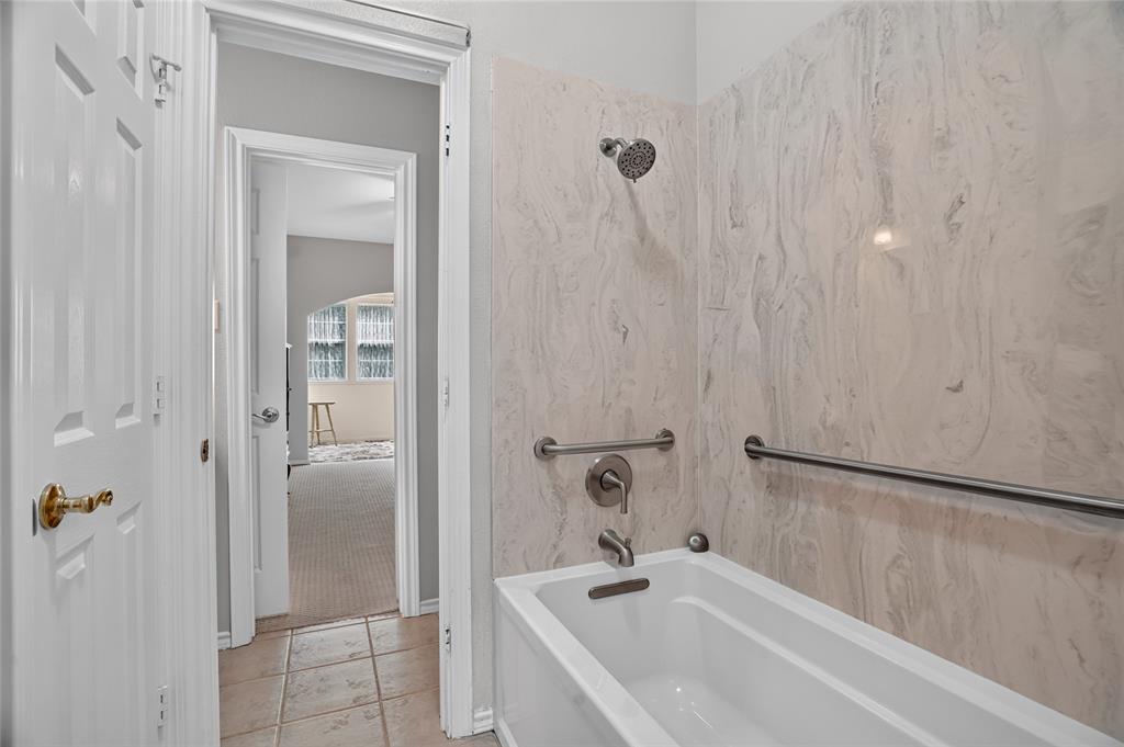 2104 Lakeforest Drive Property Photo 30