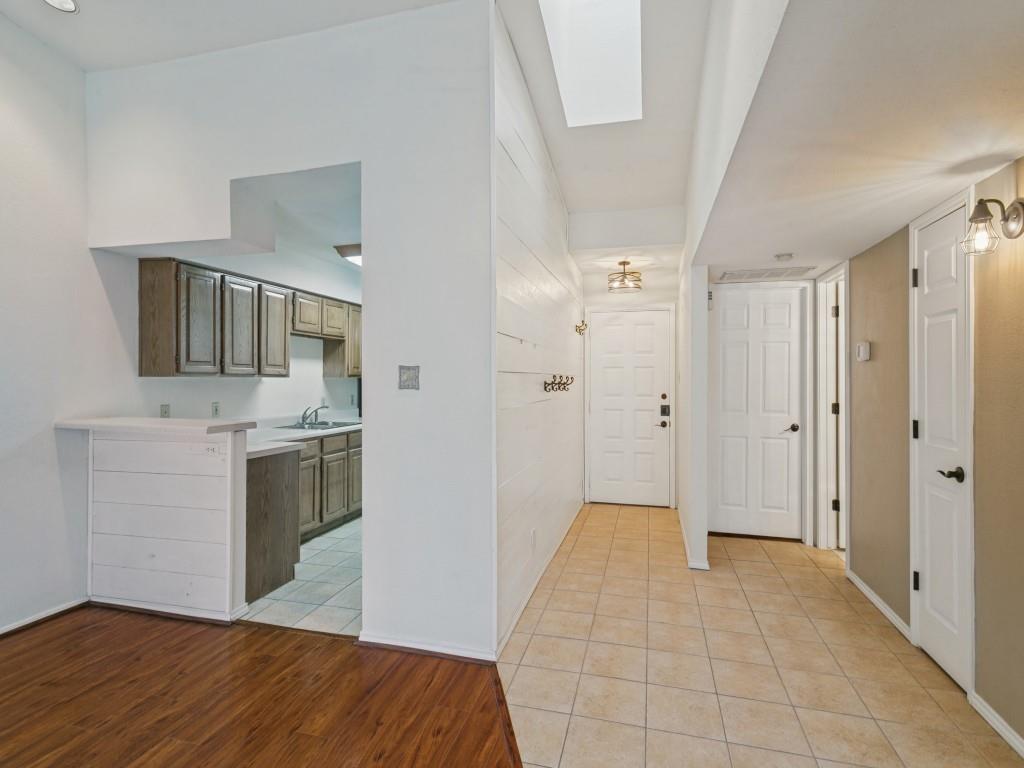358 W Harwood Road G Property Photo 2