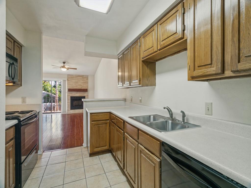 358 W Harwood Road G Property Photo 5