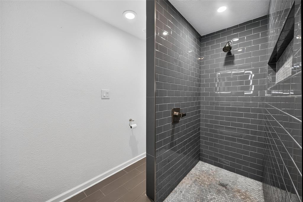 346 Classen Drive Property Photo 12