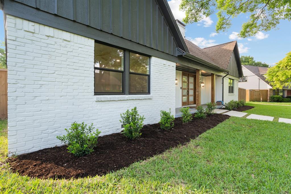 9342 Springwater Drive Property Photo 1