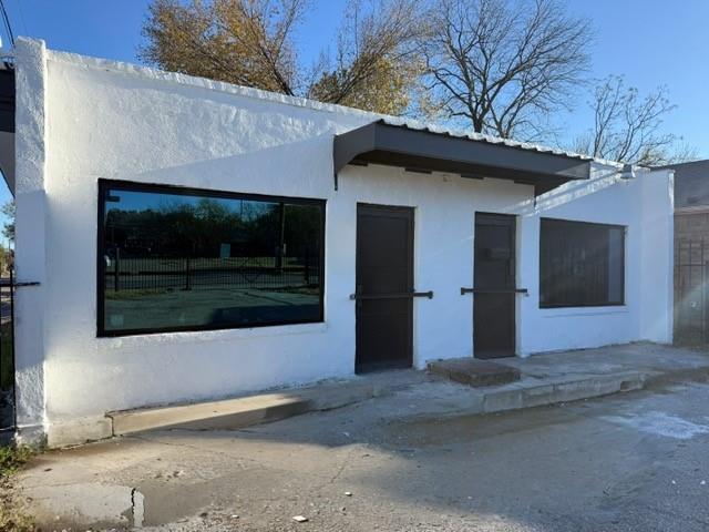 4126 Metropolitan Avenue Property Photo 1