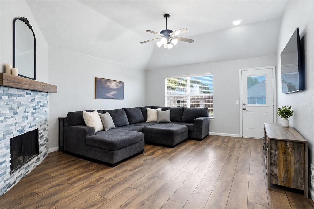 8713 Wagon Trail Property Photo 4