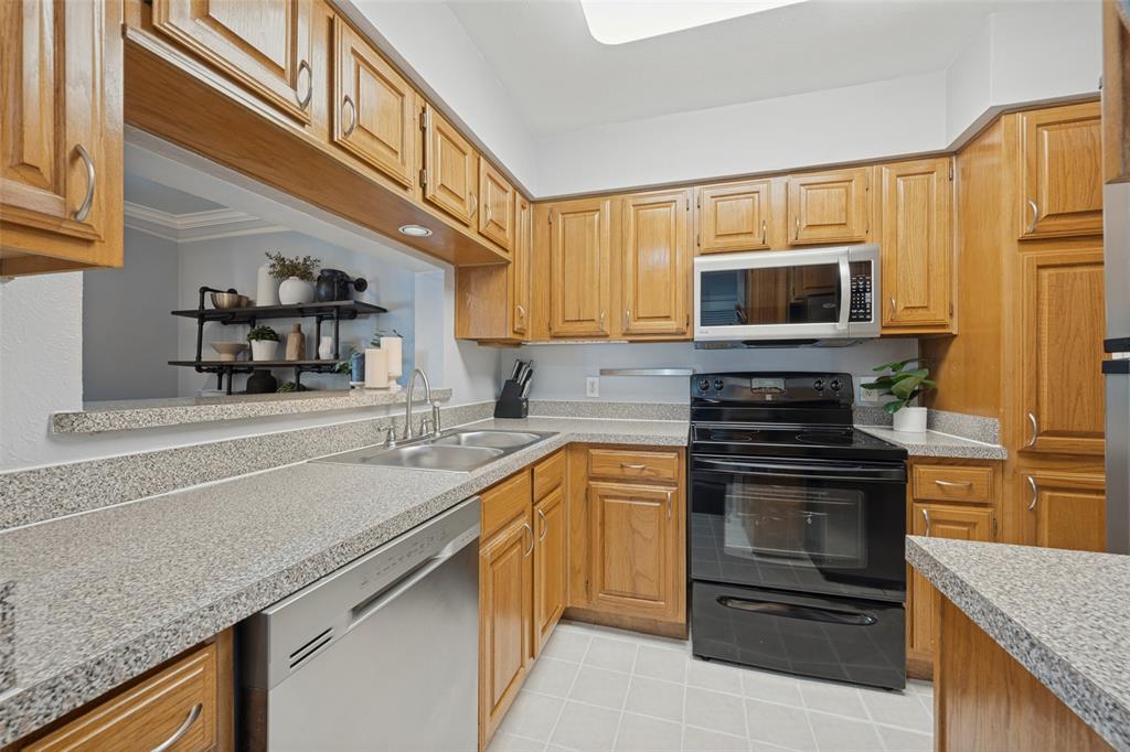 1208 Riverchase Lane 247 Property Photo 5