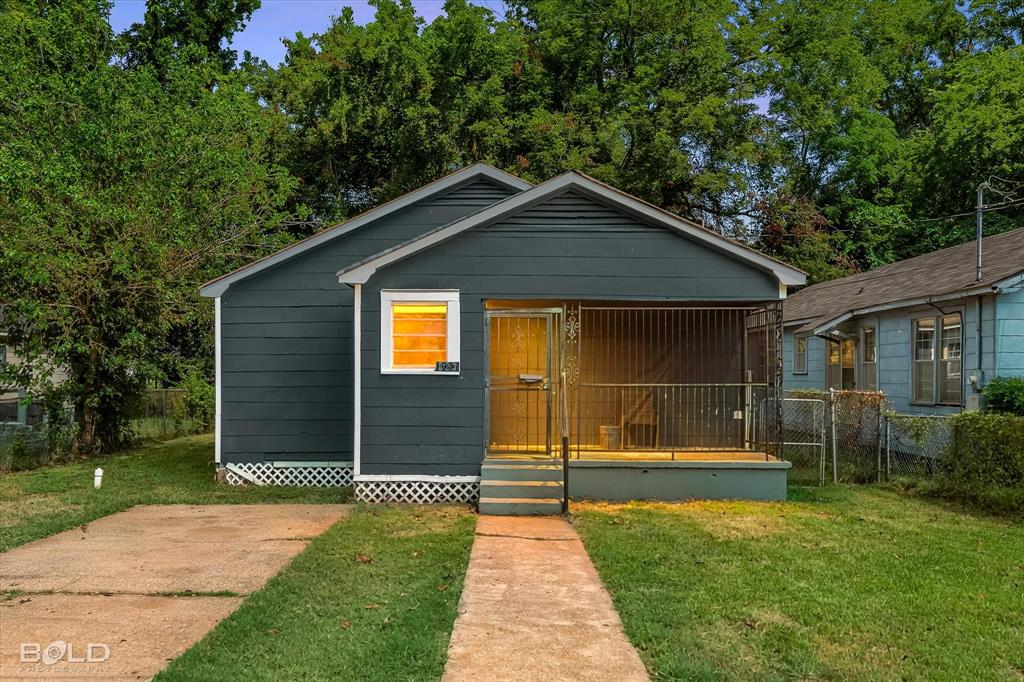 323 Kelly Property Photo 1
