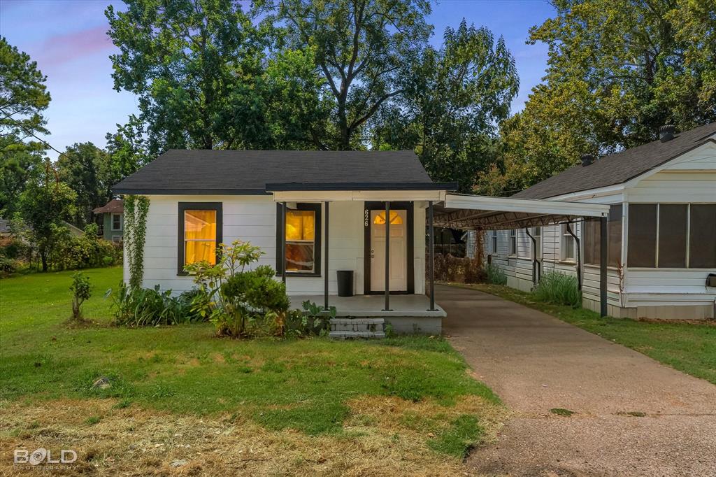 626 Joannes Street Property Photo 2