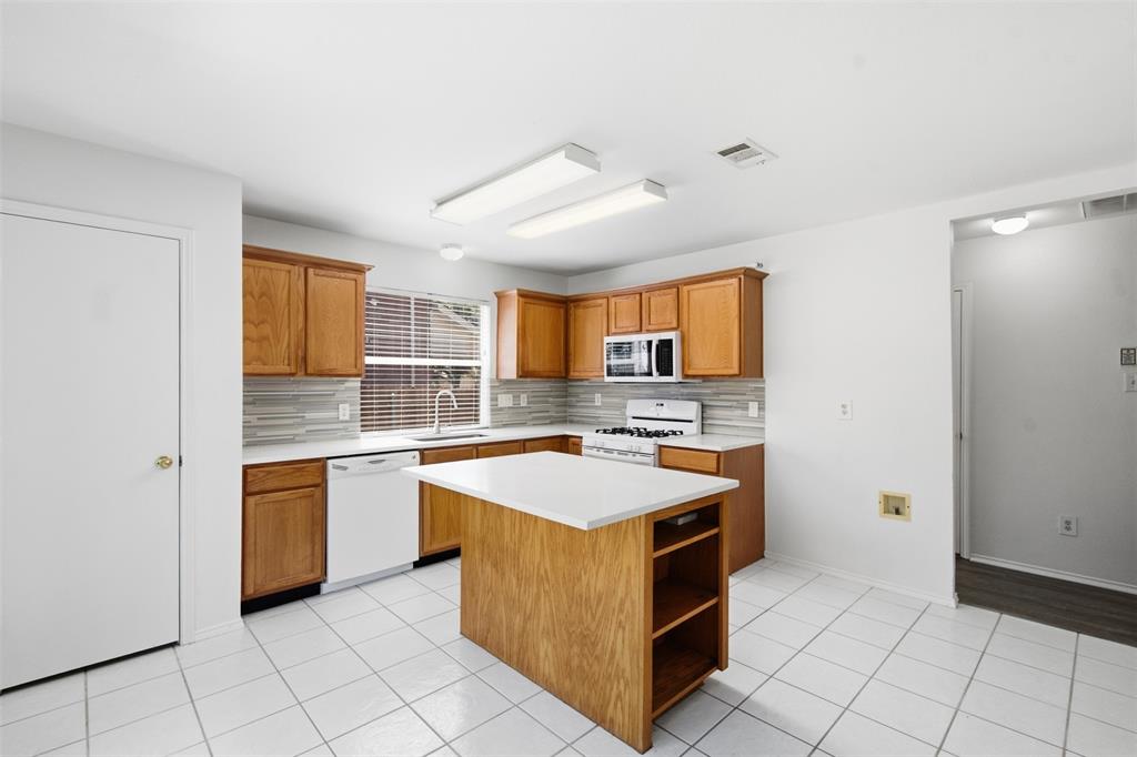 2220 Wisteria Way Property Photo 8