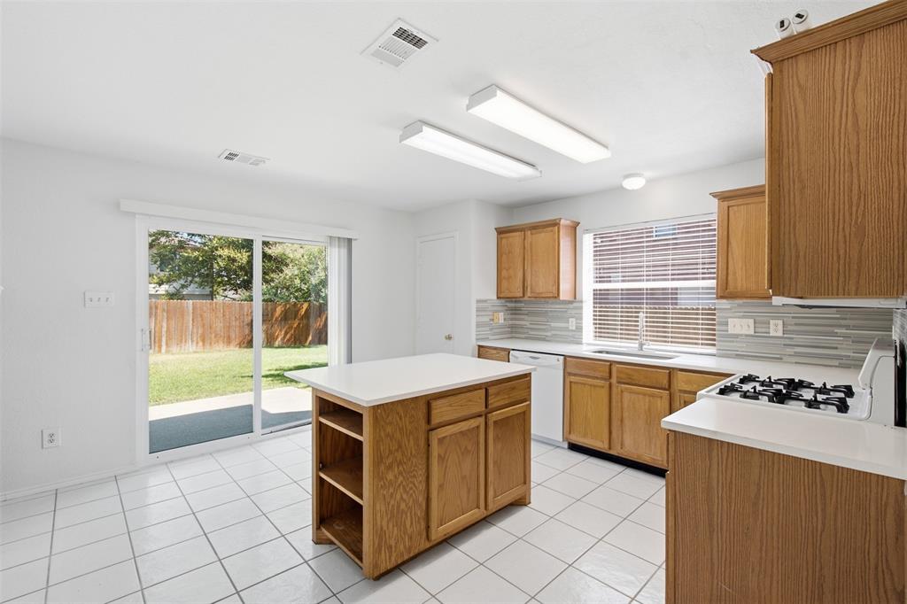 2220 Wisteria Way Property Photo 9