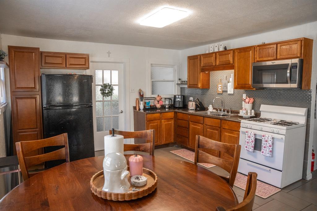 2945 Handley Drive Property Photo 15