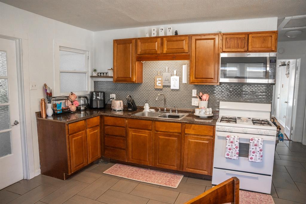 2945 Handley Drive Property Photo 16