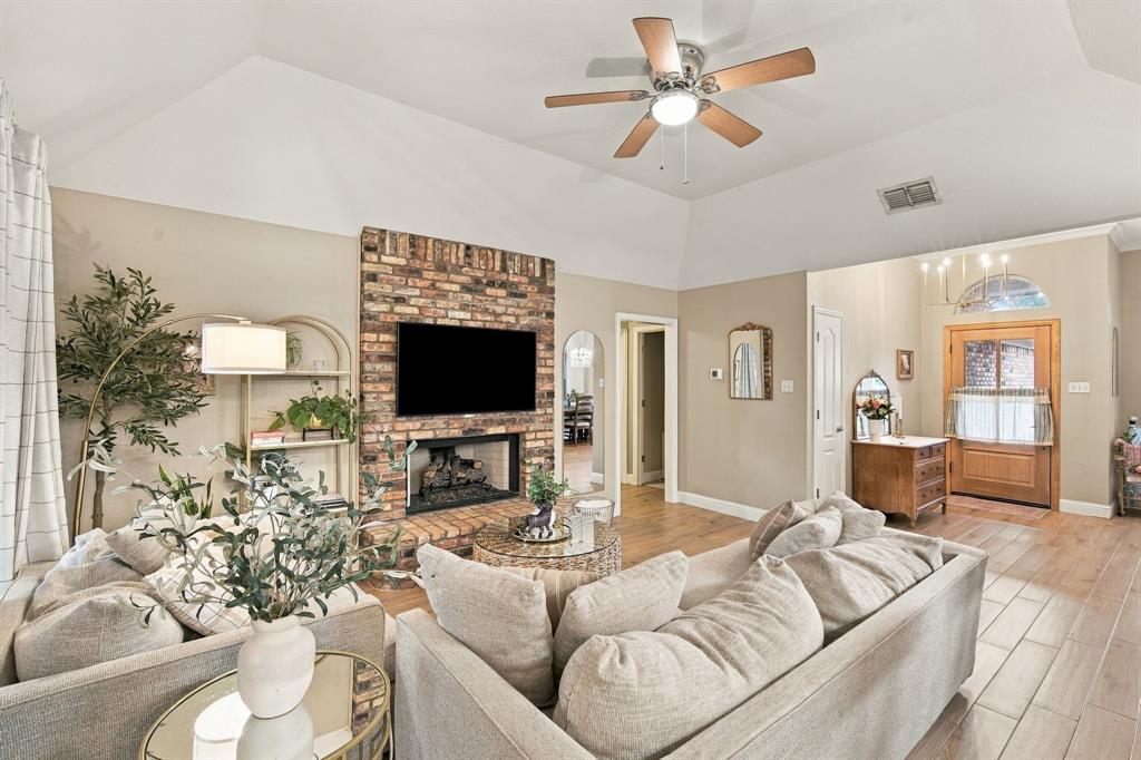 1639 Catherine Street Property Photo 1