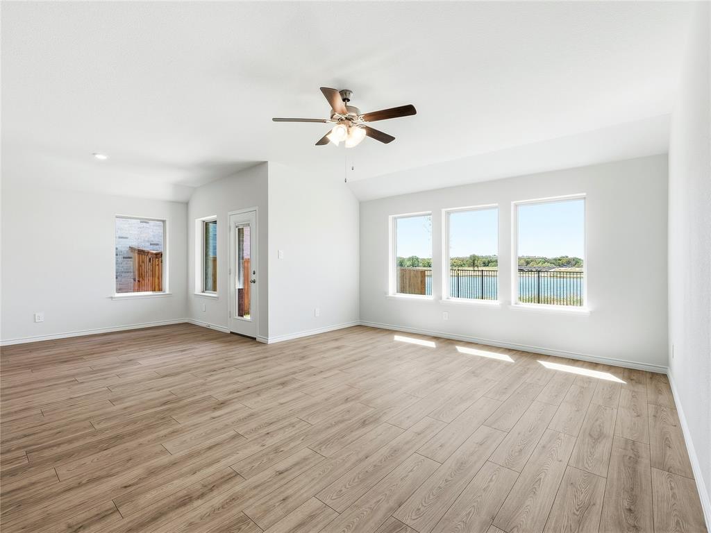 2504 Travis Street Property Photo 5
