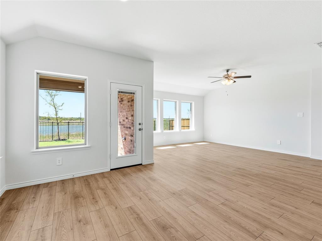 2504 Travis Street Property Photo 6